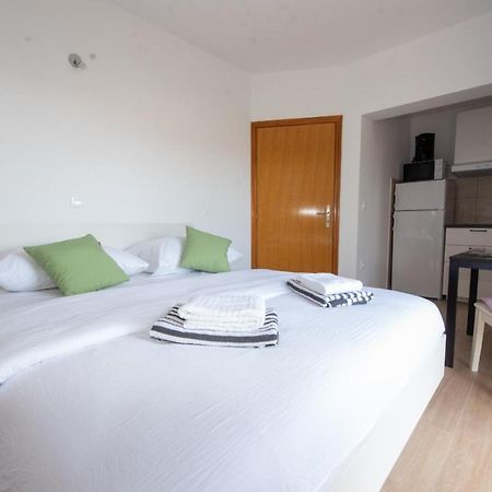 Charming Apartments Duce Омиш Экстерьер фото