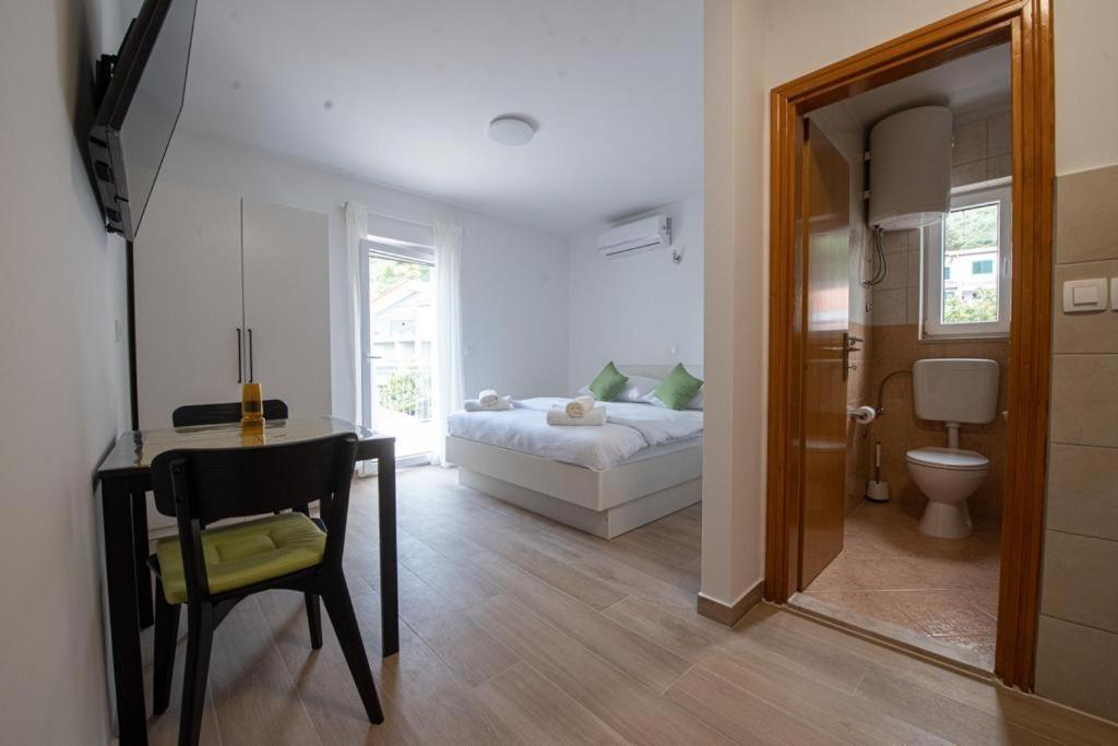 Charming Apartments Duce Омиш Экстерьер фото