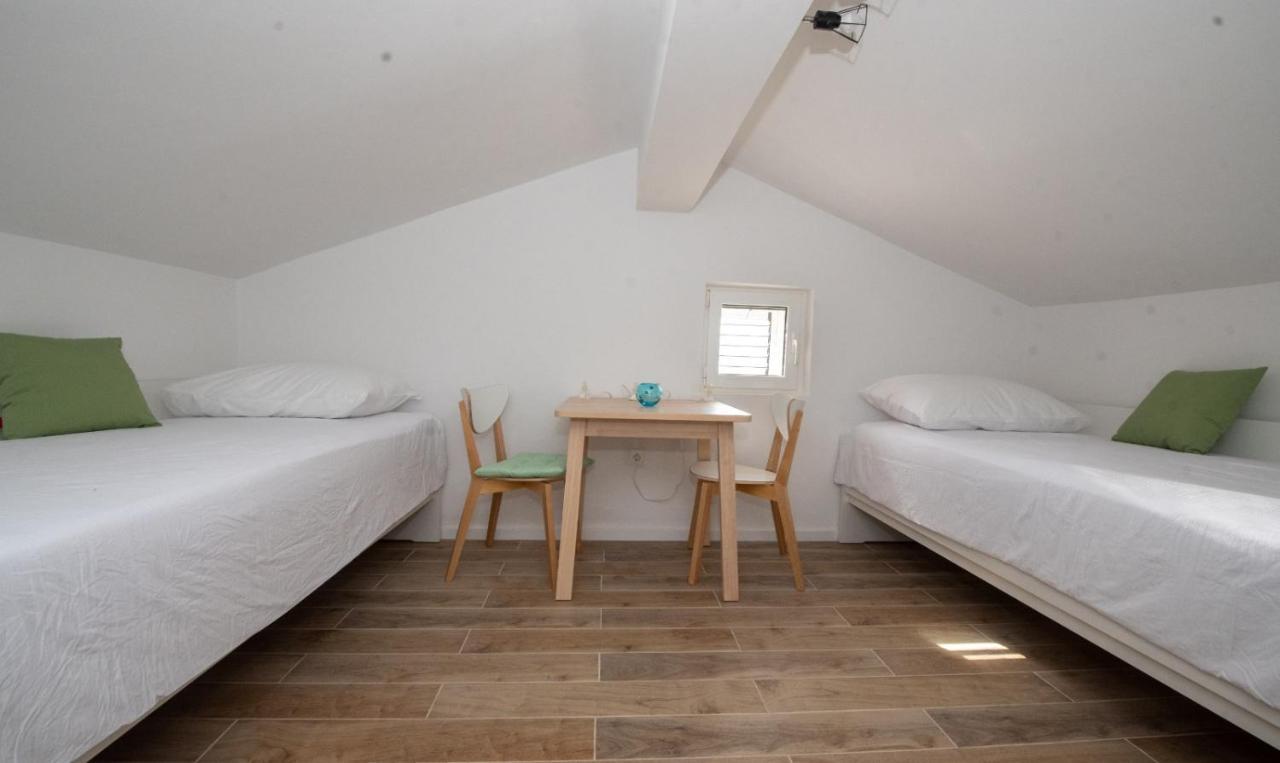 Charming Apartments Duce Омиш Экстерьер фото