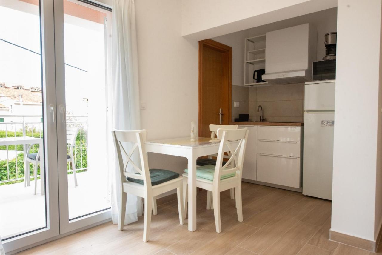 Charming Apartments Duce Омиш Экстерьер фото