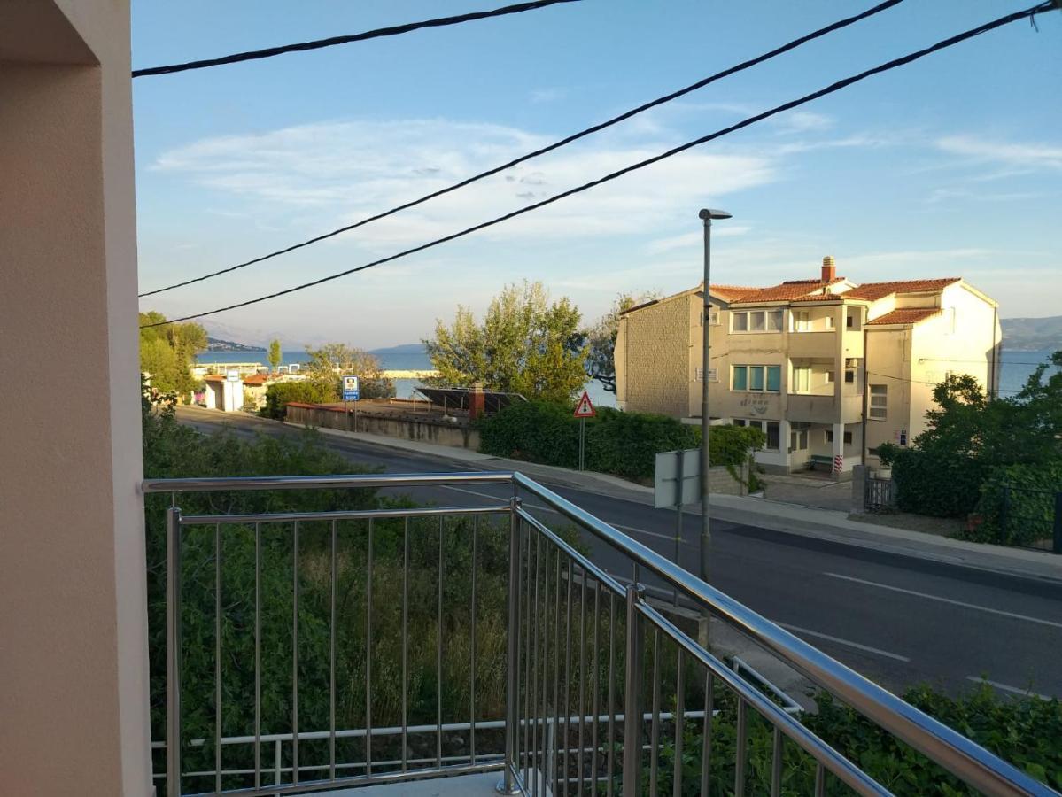 Charming Apartments Duce Омиш Экстерьер фото
