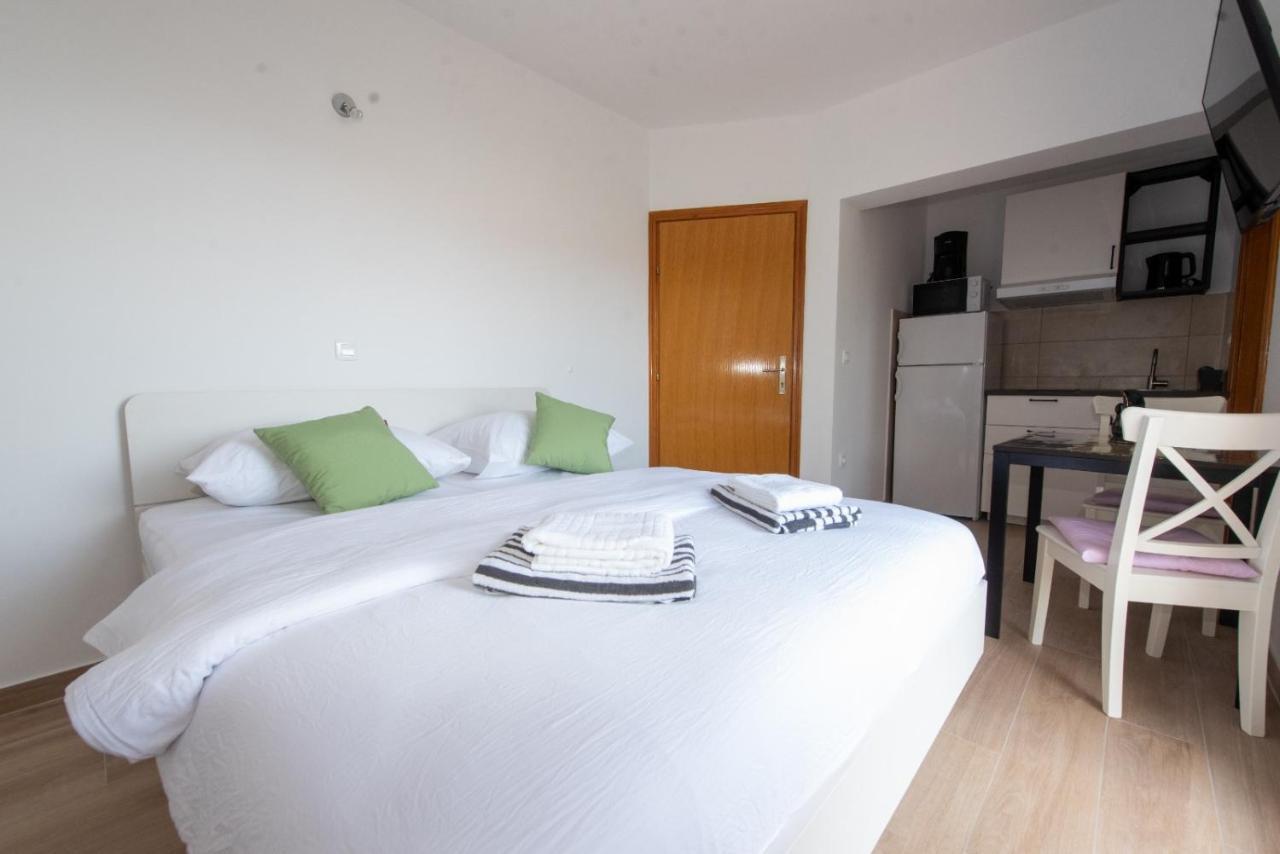 Charming Apartments Duce Омиш Экстерьер фото