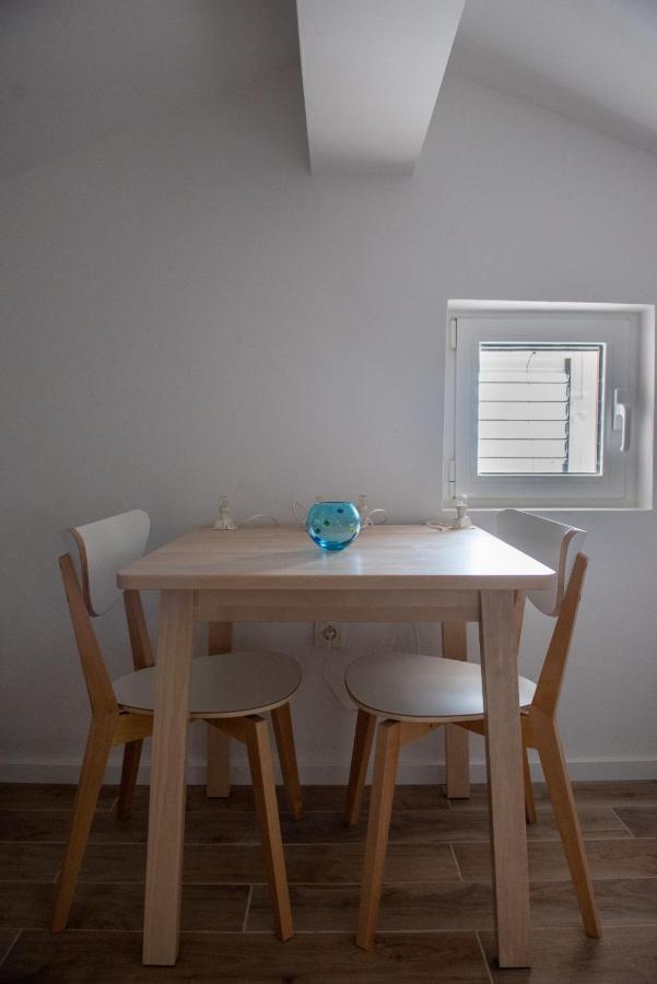Charming Apartments Duce Омиш Экстерьер фото