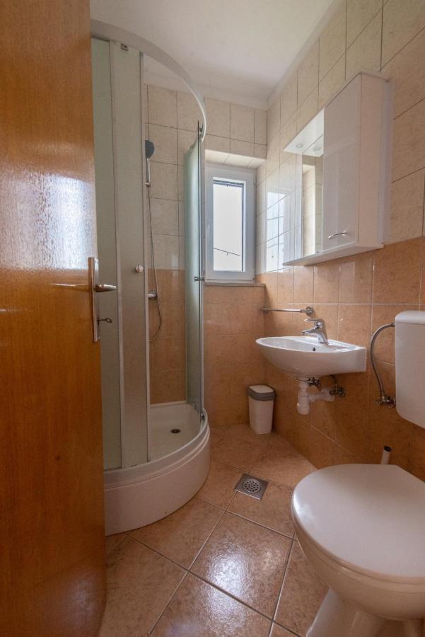 Charming Apartments Duce Омиш Экстерьер фото