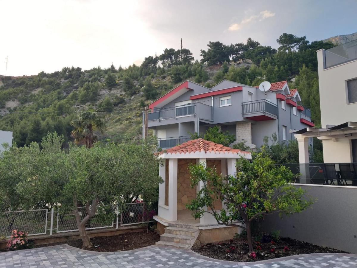 Charming Apartments Duce Омиш Экстерьер фото