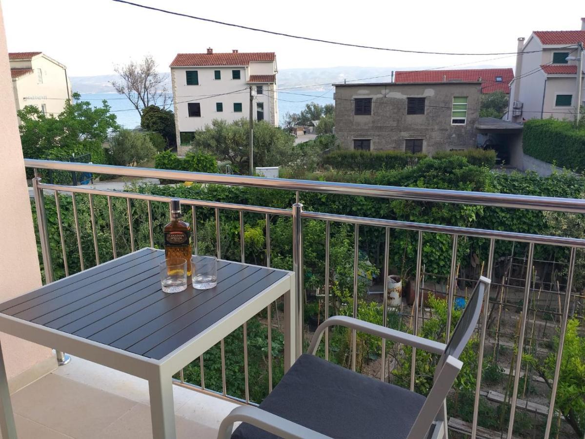 Charming Apartments Duce Омиш Экстерьер фото