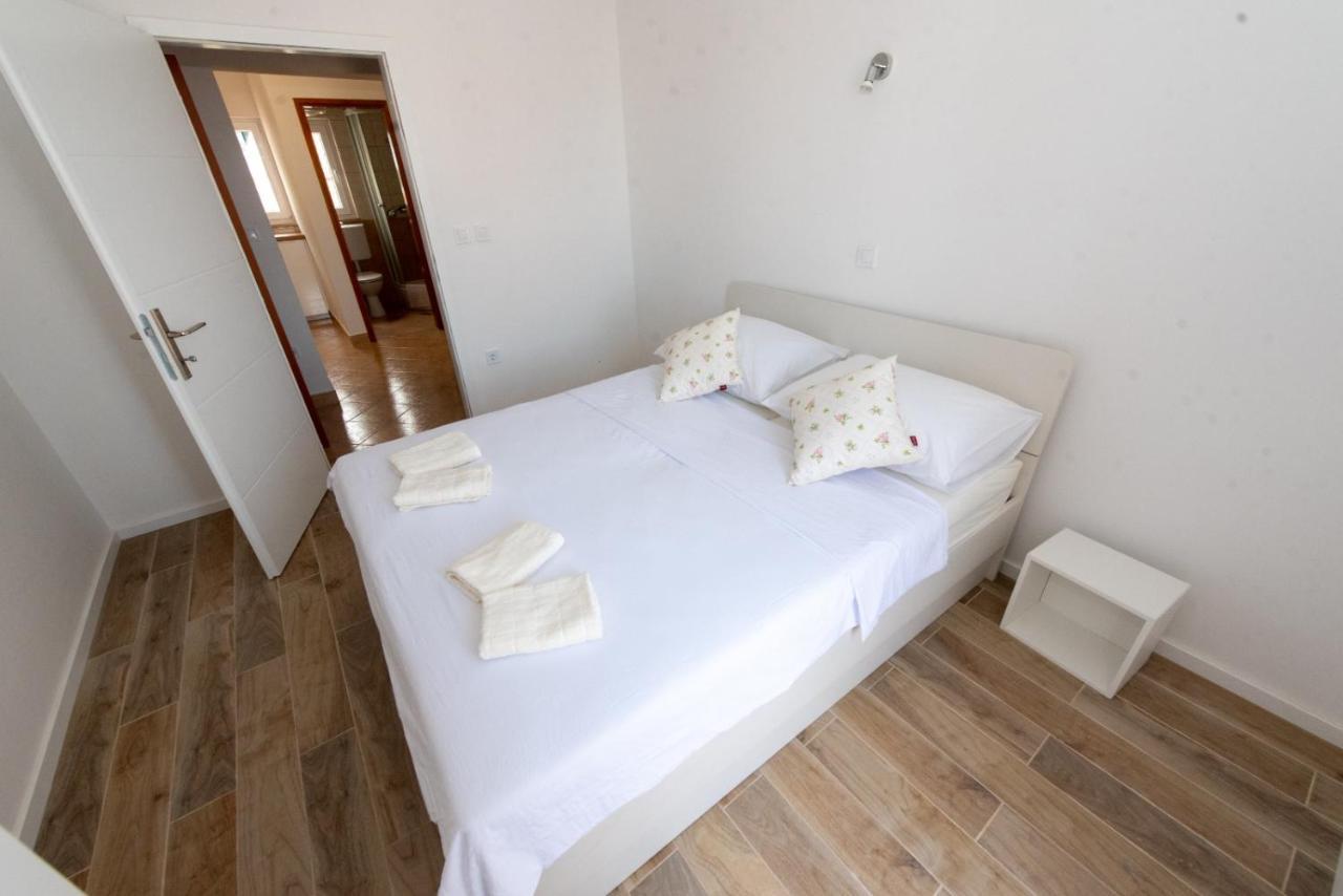 Charming Apartments Duce Омиш Экстерьер фото